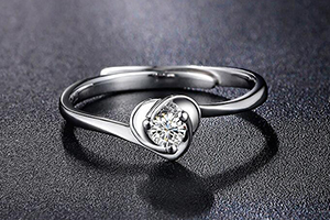 pd950钻石戒指回收多少钱受戒托材质的影响大不大
