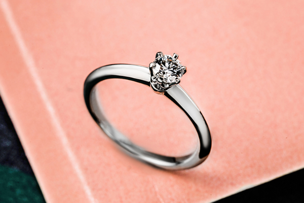 奢侈品钻石戒指回收价格该怎么查询