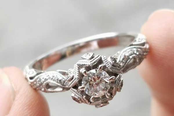 六千多的钻石戒指回收多少钱线上能鉴定吗