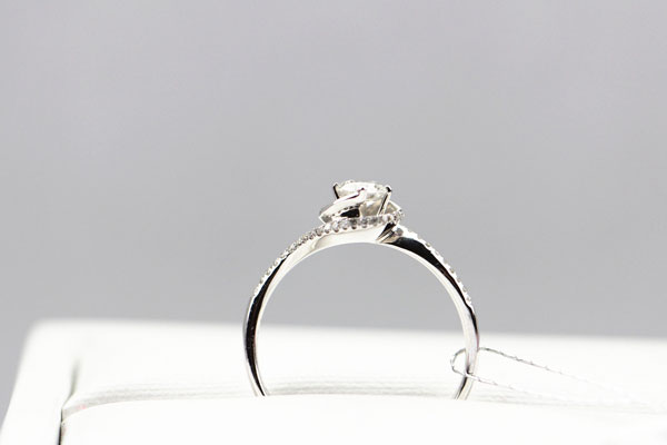一般结婚购买钻戒都是选用在几克拉的钻石