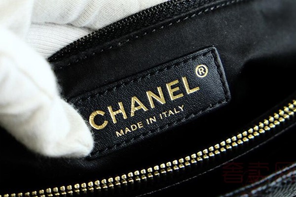 二手香奈儿Chanel GST 黑色 荔枝皮单肩包logo细节图
