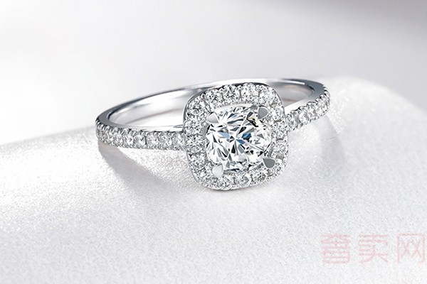 周六福 珠宝钻石戒指时尚群镶钻石 60分 SI级H色