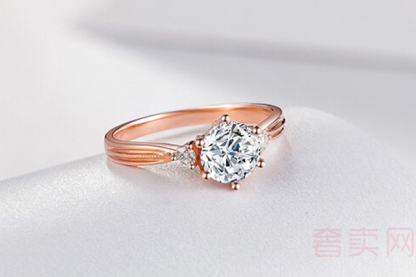 前几年买的钻石戒指可以到金店卖吗