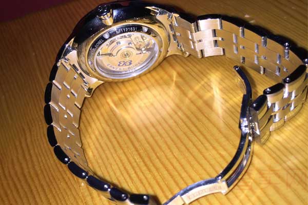 8000的依波路手表回收能卖多少钱