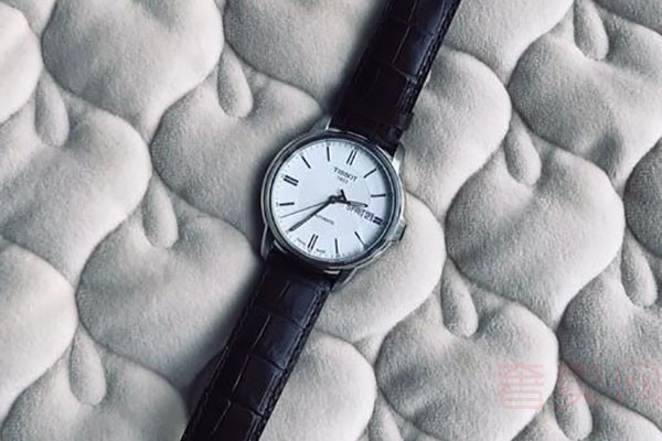 天梭手表回收价格怎么算 与什么因素有关 