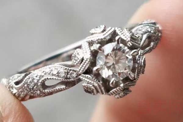 六千多的钻石戒指回收多少钱线上能鉴定吗