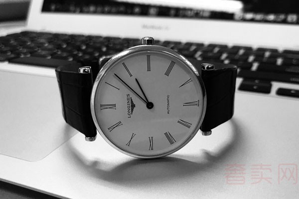 表镜破损的瑞士机械手表回收吗