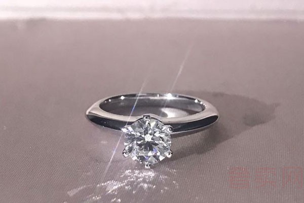 钻石颜色h级别的怎么样 它值不值得购买