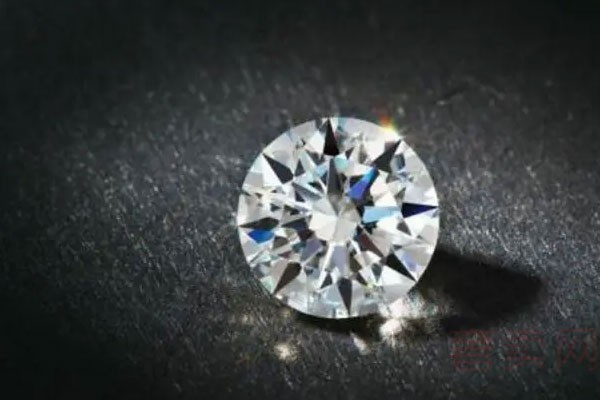 钻石分为几个等级 各参数的首位和末位之间差别大吗