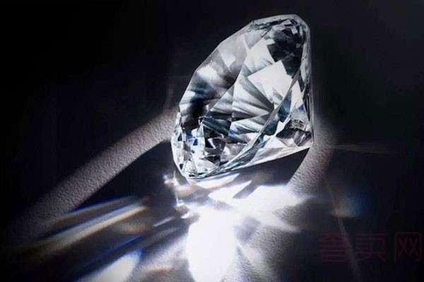 如何在灯光下分辨真假钻石 还有其他方法吗
